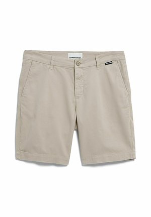 Beige casual shorts met knoopsluiting, riemlussen, steekzakken en een klein zwart merklabel aan de rechterkant.
