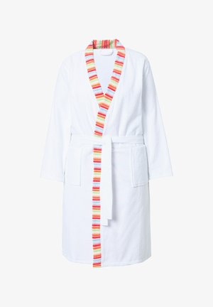Accappatoio bianco con un vivace bordo a strisce in rosso, arancione, verde e blu, dotato di cintura legata e due tasche anteriori.