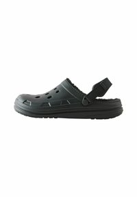 Schwarzer Clog mit Luftlöchern, verstellbarem Rückenriemen und weichem Fleece-Innenfutter.