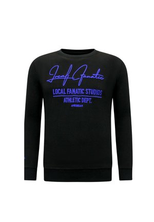 Zwarte sweater met lange mouwen met blauwe tekst "Local Fanatic Studios Athletic Dept. Amsterdam" en cursief boven de hoofdtekst.