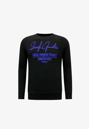 Zwarte sweater met lange mouwen met blauwe tekst "Local Fanatic Studios Athletic Dept. Amsterdam" en cursief boven de hoofdtekst.