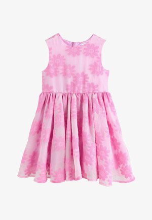 Rosa ärmelloses Kleid mit floralem Muster und großen, strukturierten Gänseblümchen; taillierter Schnitt und fließender Rock. Material wirkt leicht.