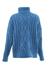 Pulover bleu tricotat, cu guler înalt tip turtleneck, având modele cu sârmă și manșete și tiv cu bandă elastică. Poziționat cu spatele îndreptat spre privitor.