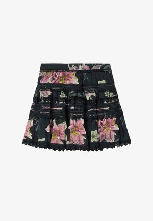 Sort plisseret nederdel med horisontale blondebånd og store pink og hvide blomsterprint.