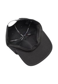 Cappello nero con un'esterno liscio e un interno in rete. Presenta una visiera arrotondata, una cinghia regolabile e una fodera interna con testo del logo.