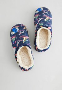 Next REGULAR FIT - Tohvelit - navy skiing animals