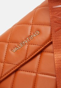 Valentino Bags BIGS - Torba čez telo - zucca
