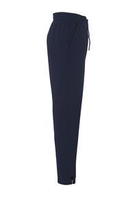 Navy blauwe sportbroek van zacht materiaal, met zijzakken, een elastische tailleband met een trekkoord en taps toelopende pijpen.