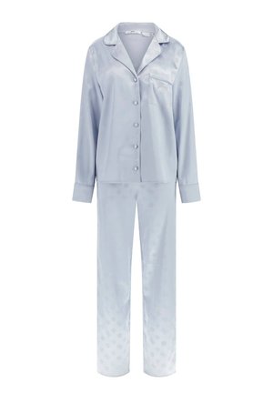 Lichtblauwe satijnen pyjama set met een knoopsluiting, lange mouwen en een zak, en bijpassende broek met een subtiel patroon.