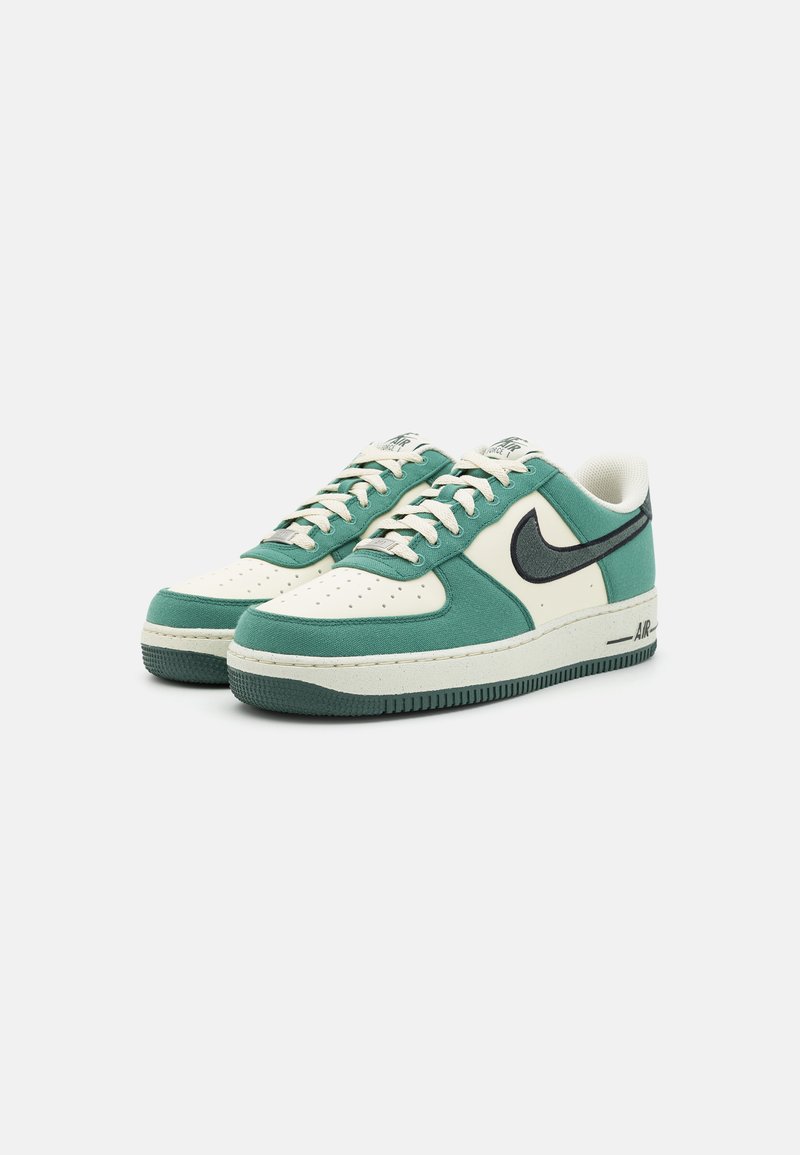 Nike Sportswear AIR FORCE 1 07 LV8 - Sapatilhas - black/vintage green