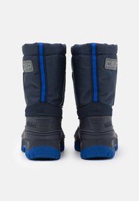 Botas aislantes de marina con acentos azules, tejido texturizado y suela de goma con tacos pronunciados para agarre y durabilidad.