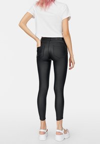 Stradivarius Tygbyxor - black