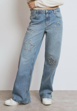 ESTRELLAS PARCHE DESFLECADO - Vaqueros boyfriend - azul medio