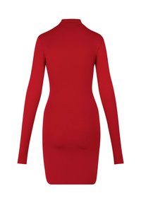 Rode jurk met lange mouwen, een getailleerde pasvorm, hoge halslijn en een gladde textuur, met een lengte tot onder de knie en minimale naden.