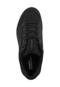 Schwarzer Sneaker mit einer glatten, matten Oberfläche und strukturierten Akzenten. Verfügt über runde Schnürsenkel und einen gepolsterten Kragen für mehr Komfort. Modell: Lowa Renegade.