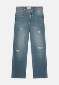 Lys blå denimjeans med avslappet passform, med slitte områder og synlige sømmer. Fire lommer med kobberdetaljer.