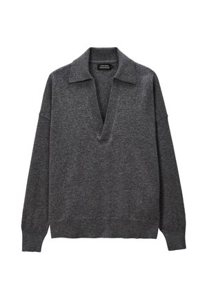 Pull en tricot gris avec un large col, décolleté en V et manches longues. Texture douce, coupe décontractée et détail à bords côtelés.