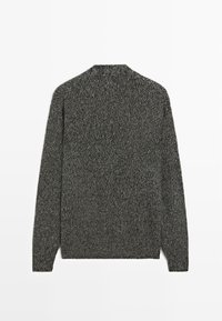 Grå stickad tröja med långa ärmar, strukturerat tyg, rund halsringning och ribbad fåll. Inga knäppningar, enfärgat mönster, vy bakifrån.