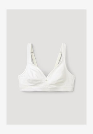 Witte soft-cup bh met brede banden, met een V-hals ontwerp en een klein gouden embleem in het midden. Gladde textuur en elastische band.