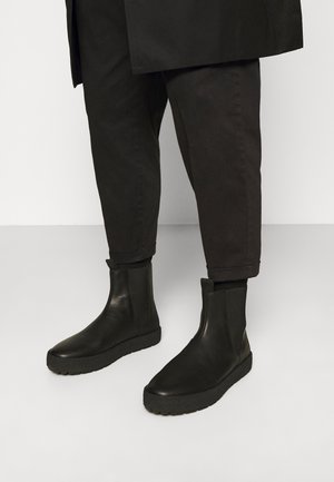 Stiefelette - black