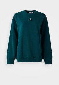 Sweat-shirt Adidas vert foncé à manches longues avec le logo blanc Adidas centré sur la poitrine, présenté sur un fond blanc.