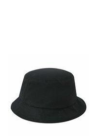 Cappello a secchiello nero realizzato in tessuto, con una parte superiore arrotondata e una tesa larga e piatta. Design semplice senza decorazioni o motivi.