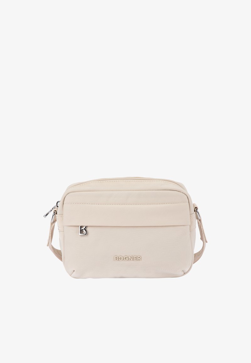 Beige rechthoekige crossbodytas met ritssluiting, voorklepzak, verstelbare band en het logo "BOGNER" midden voorop.
