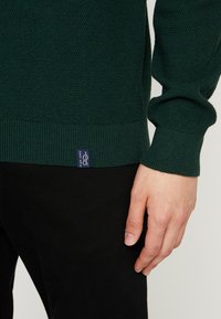 Pier One Strickpullover - mottled dark green