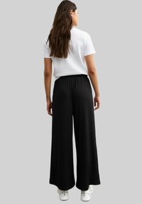 New Look PLISSE CROPPED WIDE LEG - Tygbyxor - black