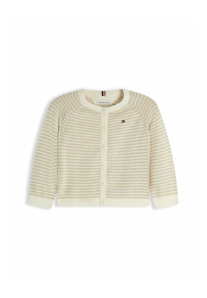 Cárdigan de rayas en crema y beige para niño pequeño, con mangas largas, cuello redondo, botones delanteros y pequeño logo de Tommy Hilfiger en el pecho.