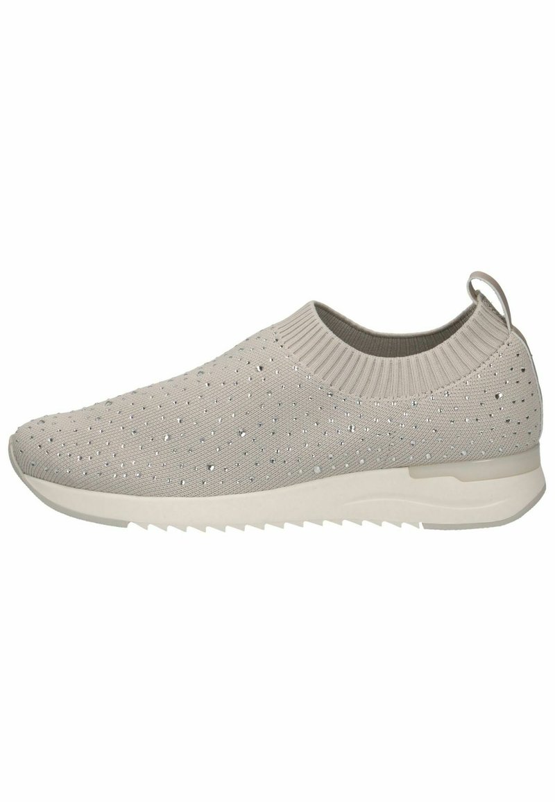Lichtgrijze gebreide sneaker met een ribbelkraag, heeft ingebedde glitters, een gestructureerd oppervlak en een witte, getande zool.