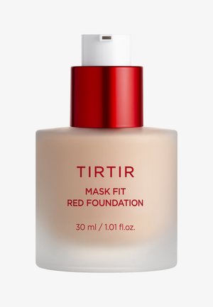 TIRTIR Maske Fit Red Foundation dalam botol kaca beku dengan tutup logam merah. Mengandung 30 ml/1.01 fl. oz. Finish matte yang halus, tekstur ringan.