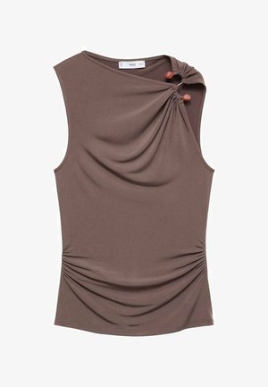 Hnedý bezrukávový top s drapovaným predným dielom, bočným zberaním a dvoma ozdobnými gombíkmi na pleci, vyrobený z hladkej, elastickej látky.