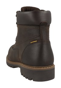 Bruine leren enkellaars met een gevoerde kraag, een stevige profielzool en contrasterende stiksels. Heeft een logo dat op de zijkant is gegraveerd.