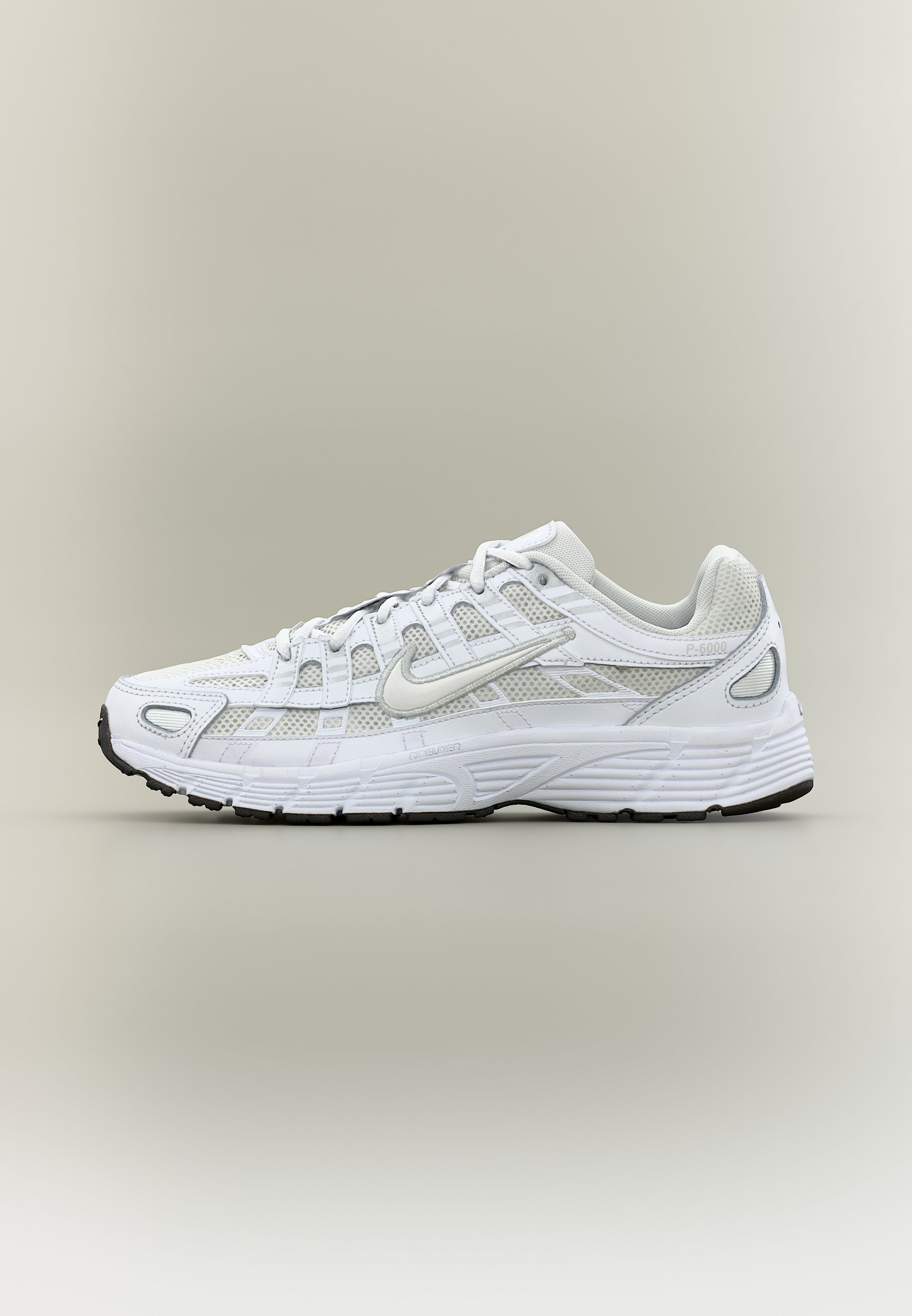 nike tekno white size 5