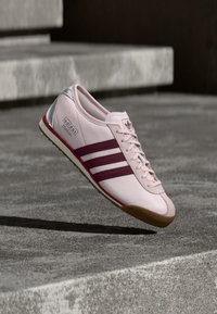 Δεν επιλέχθηκε, almost pink/maroon/gold-coloured metallic