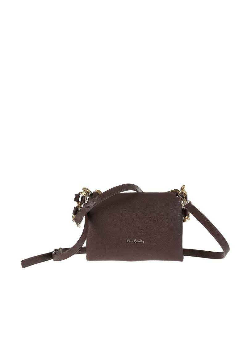 Borsa a tracolla in pelle marrone texturizzata con tracolla regolabile e dettagli in oro, caratterizzata da un piccolo logo sul davanti.