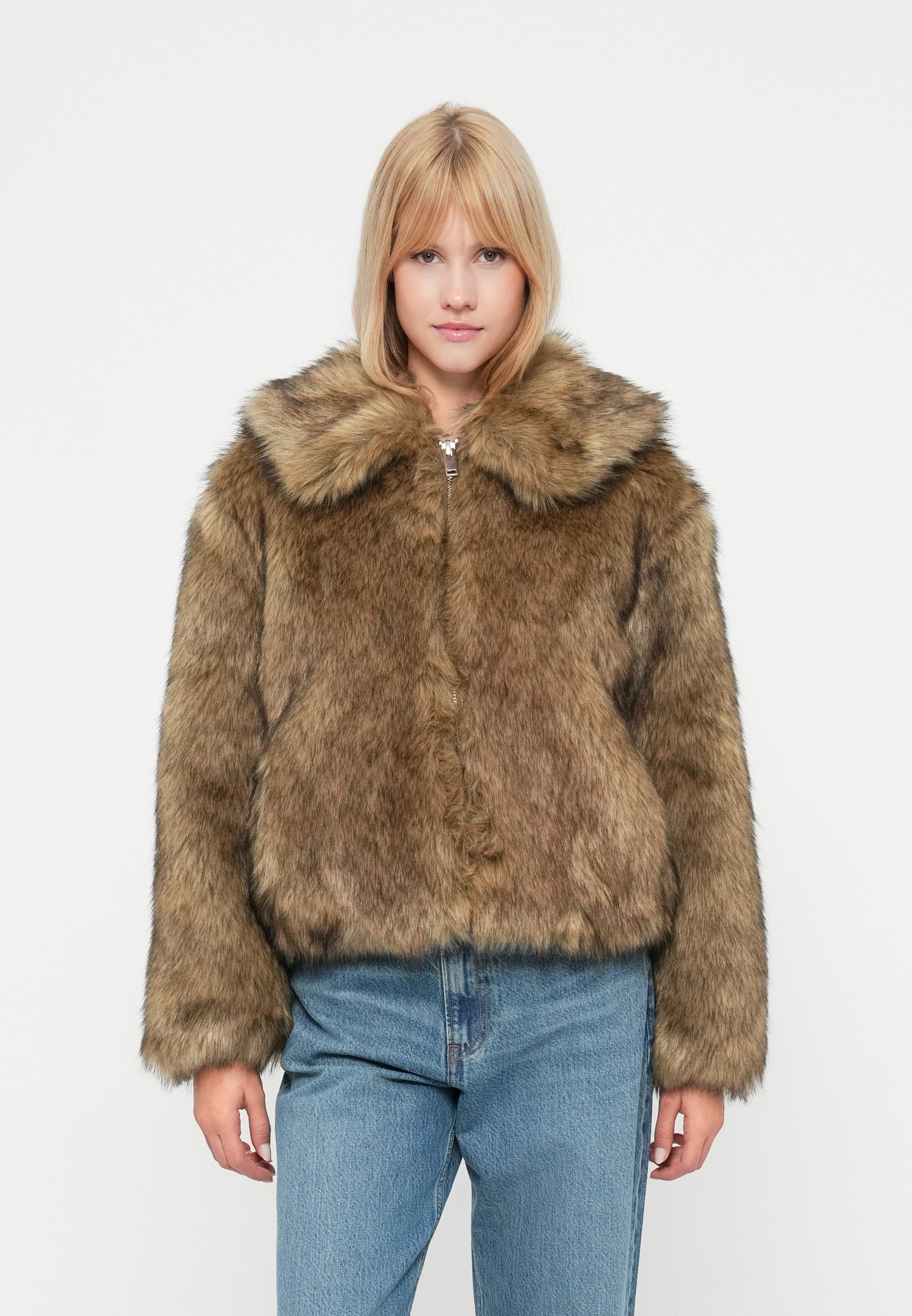 Abercrombie & Fitch SHORT ZIP FRONT - Winter jacket - brown - Zalando