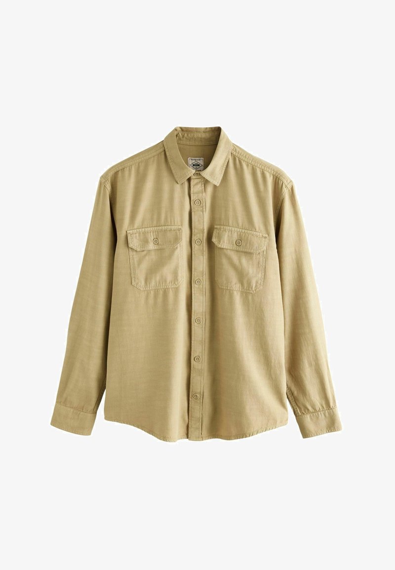 Tan lange mouwen shirt gemaakt van gladde stof, met een klassieke kraag, knoopsluiting aan de voorkant en twee voorzakken met klep sluitingen.