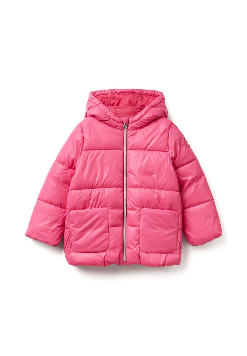 Rosa Pufferjacke mit Kapuze, kastiger Schnitt, zwei Fronttaschen und einem durchgehenden Reißverschluss. Glatte, glänzende Textur mit horizontalen Nähten.