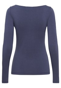 Langärmliges Oberteil in Marineblau, aus glattem Stoff gefertigt. Hat einen weiten Ausschnitt und eine figurbetonte Silhouette. Flachnähte und keine sichtbaren Beschläge.