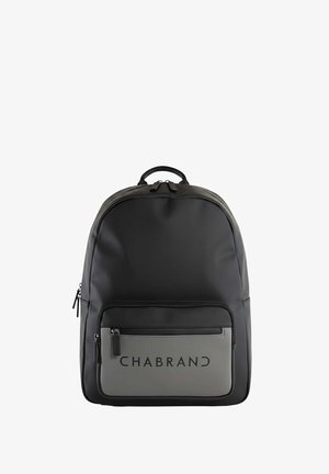 Sac à dos noir avec poche frontale grise. Fabriqué en matériau durable, il est doté d'une poignée supérieure, d'une double fermeture éclair et d'un détail de logo sur le devant.