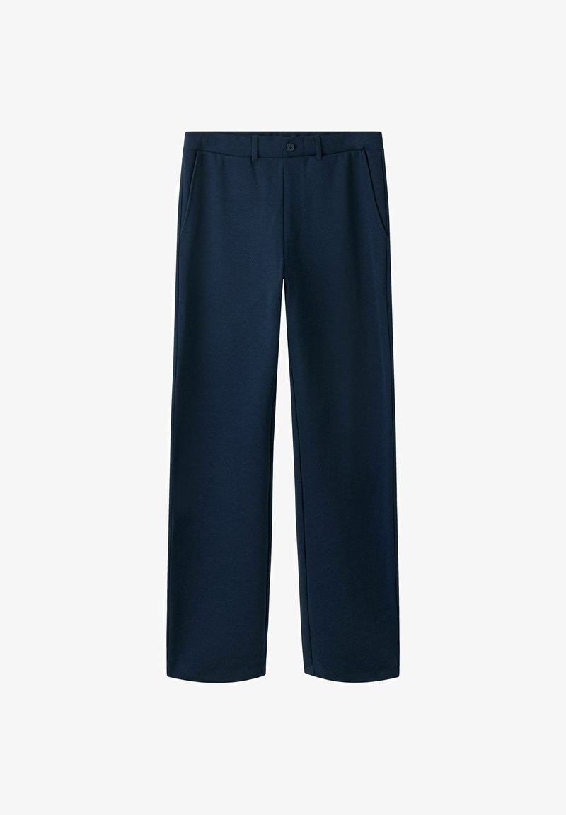 Pantalon bleu marine à jambes droites avec passants de ceinture, fermeture à boutons à l'avant et poches latérales sur fond blanc.