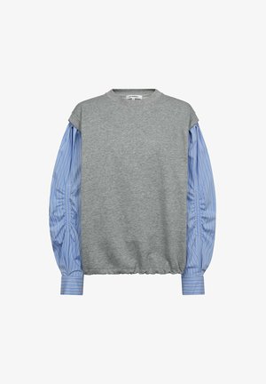 Siva jopica iz bombaža z modrimi črtastimi rokavi, nabranimi na ramenih in manšetah. Rebrast izrez in elastičen rob za oprijeten videz.