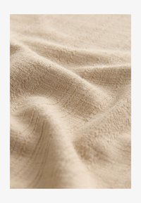 Selezionato, neutral stone