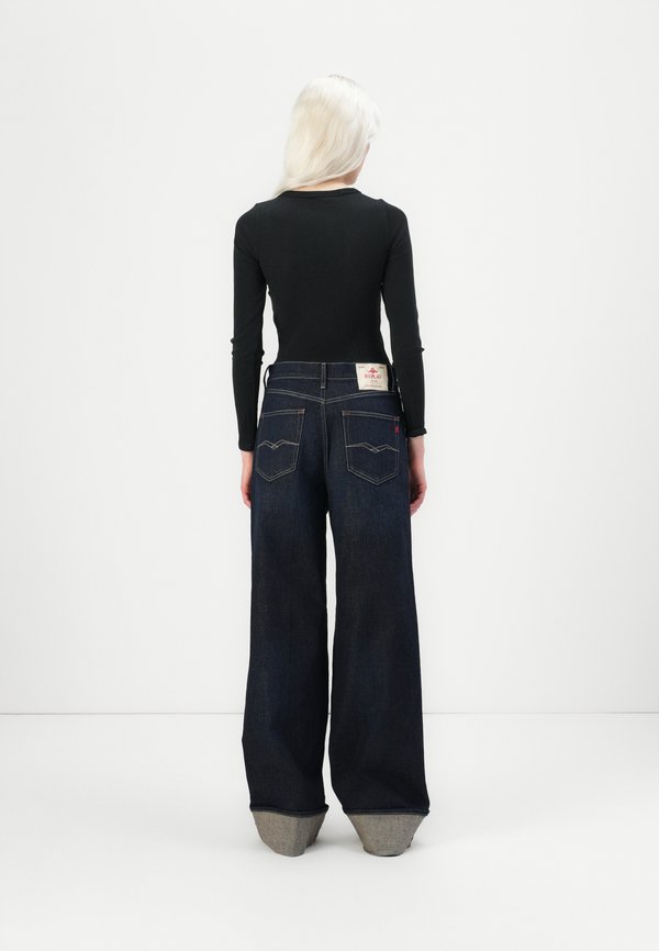 NALAJA PANTS - Flared Jeans3