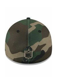 Tarnmuster-Basecap mit strukturiertem Design, gesticktem NFL-Logo in Schwarz und Gold sowie einer glatten Stoffoberfläche.