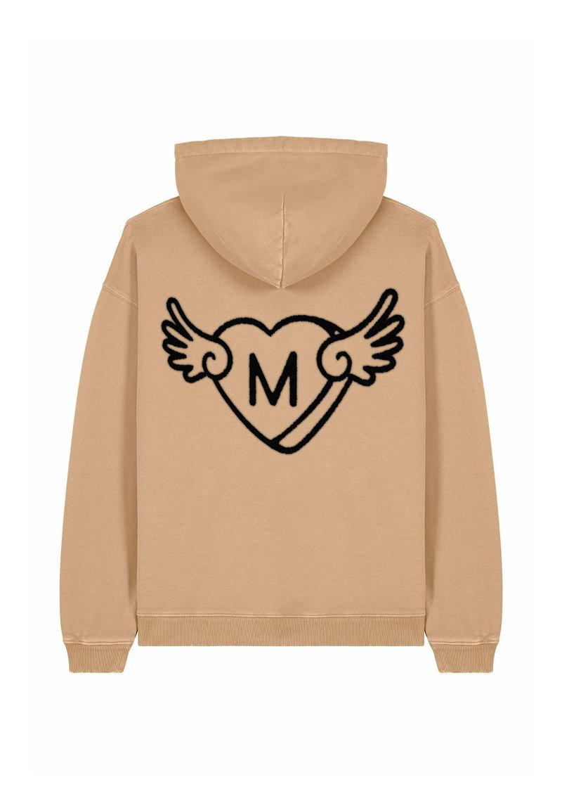 Hoodie beige con una grafica nera di un cuore con ali e una "M" al centro. Texture morbida e design standard con tasca a kangaroo.