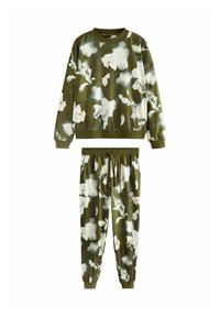 Zestaw oliwkowej zielonej bluzy i spodni dresowych z dużym białym i jasnoszarym nadrukiem kwiatowym oraz ściągaczami przy mankietach i w pasie.