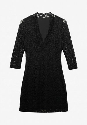 Robe en dentelle noire avec manches trois-quarts et encolure en V profonde festonnée, dotée d'une silhouette ajustée et d'un motif floral en dentelle.